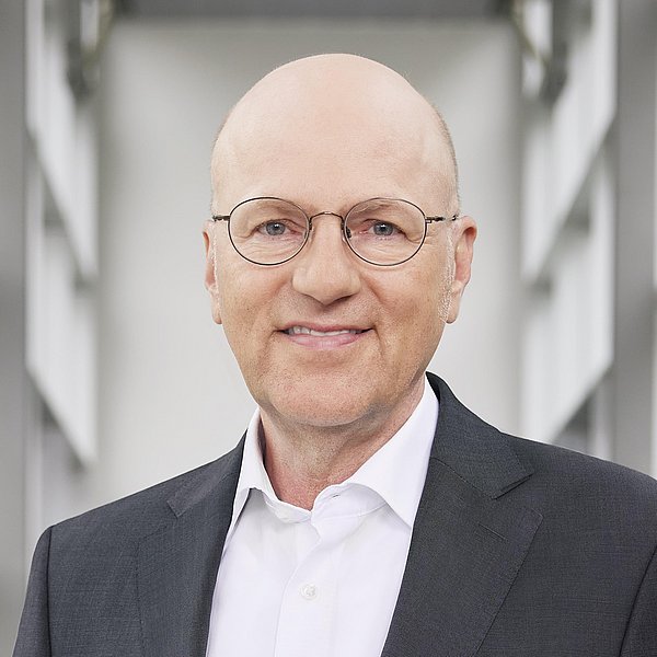 Porträt von Dr. Reinhard Pfeiffer.