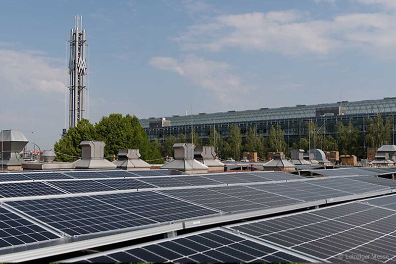 Photovoltaikanlage auf dem Gelände der Leipziger Messe als Teil der nachhaltigen Energieversorgung.